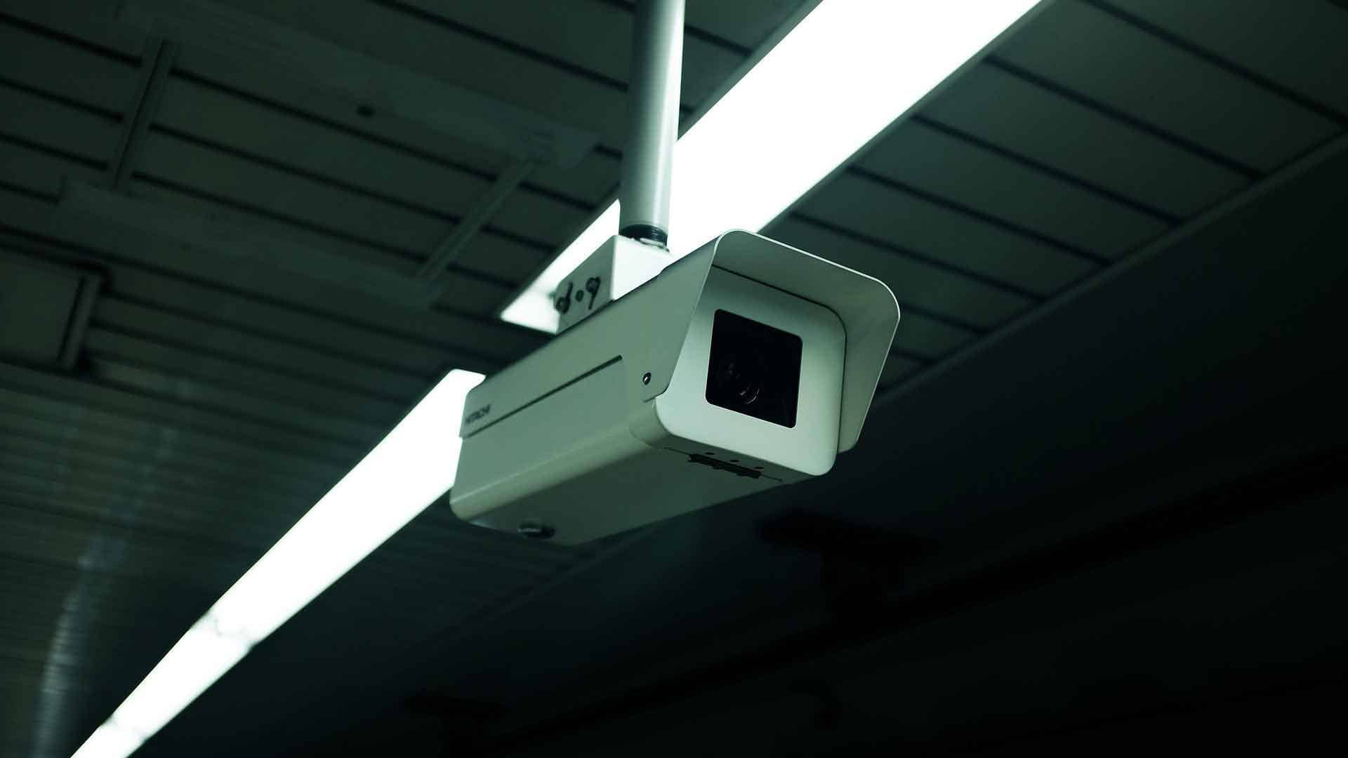 security-cam-cctv-man